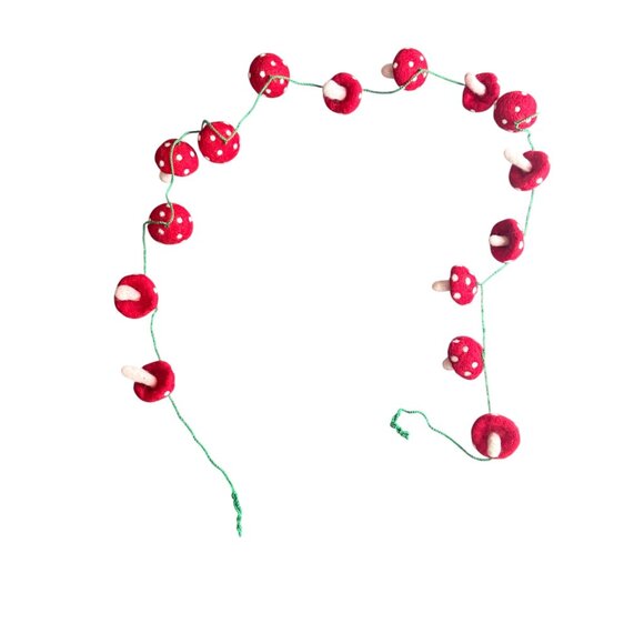 Felt Mushroom Garland With Red & White Mushrooms On Green String - Picture 1 of 3